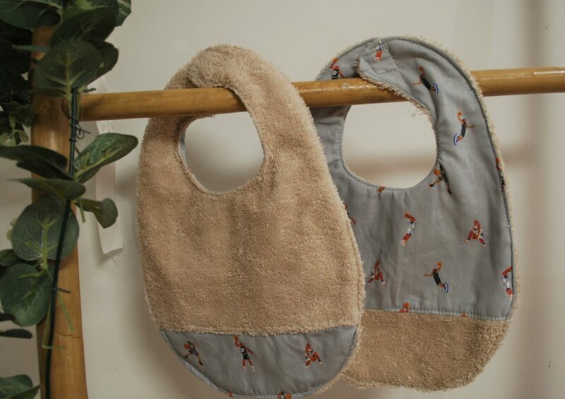 Ensemble de 2 bavoirs "BASKET"