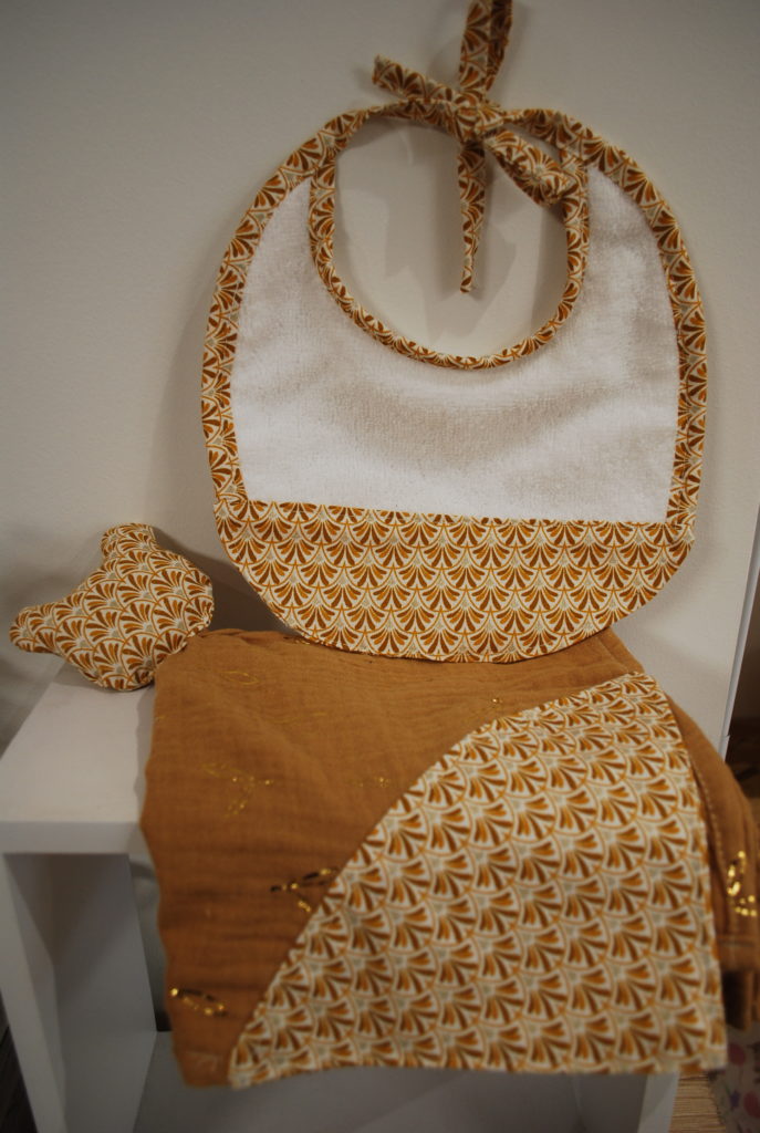 Ensemble Doudou et Bavoir GOLD