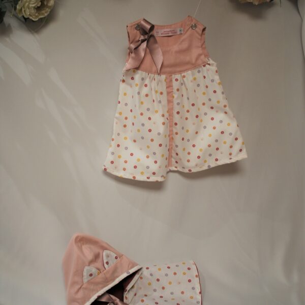 robe et cape rose avec noeud en satin
