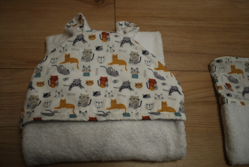 cape de bain bébé fille/garçon et sa pochette