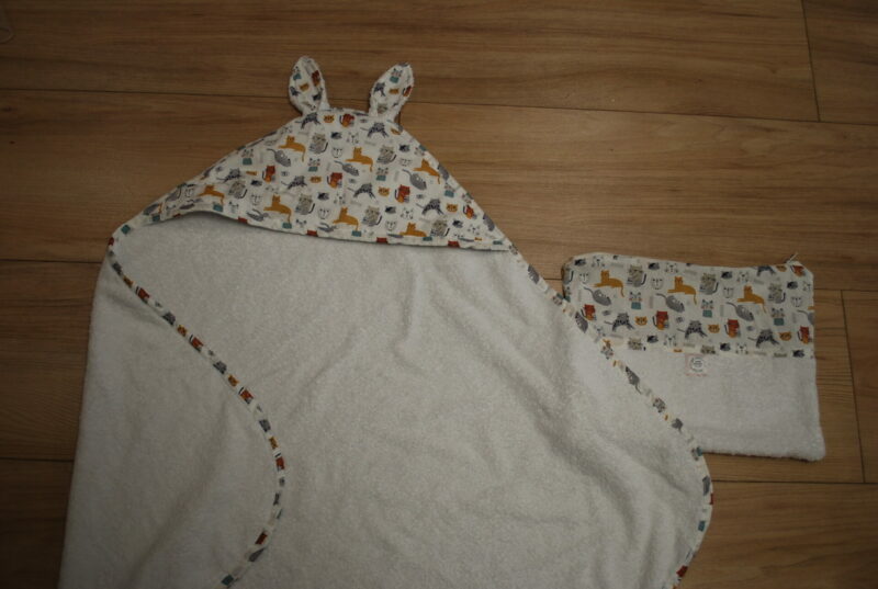 cape de bain et sa pochette