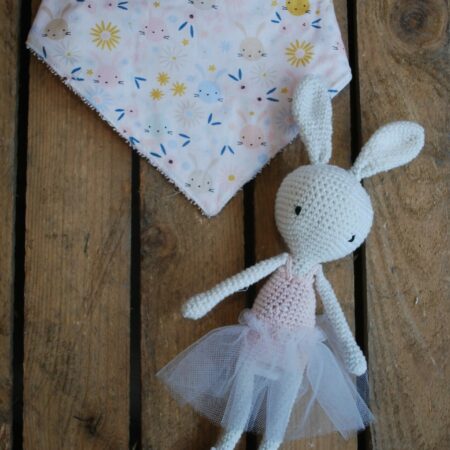 Bavoir et doudou danseuse