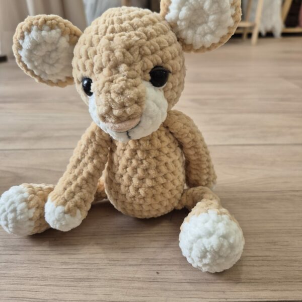 Peluche crochet bébé en forme de lionceau
