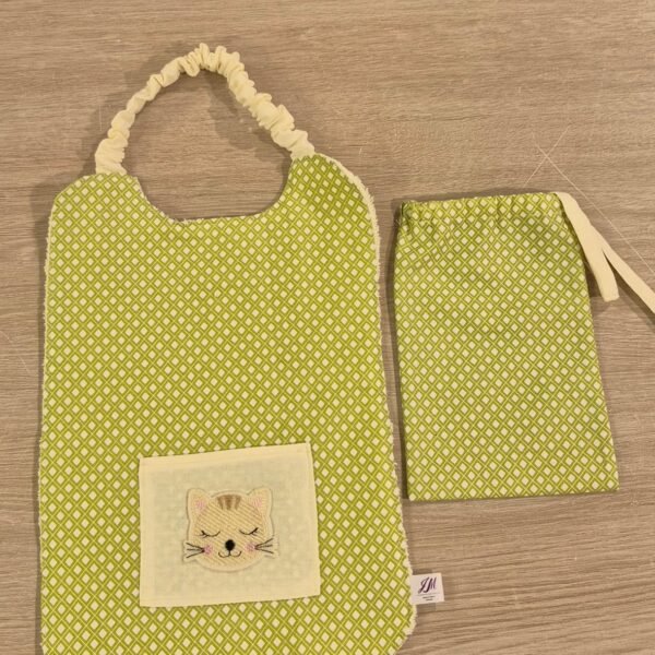Bavoir élastique bébé avec pochette assortie en tissu