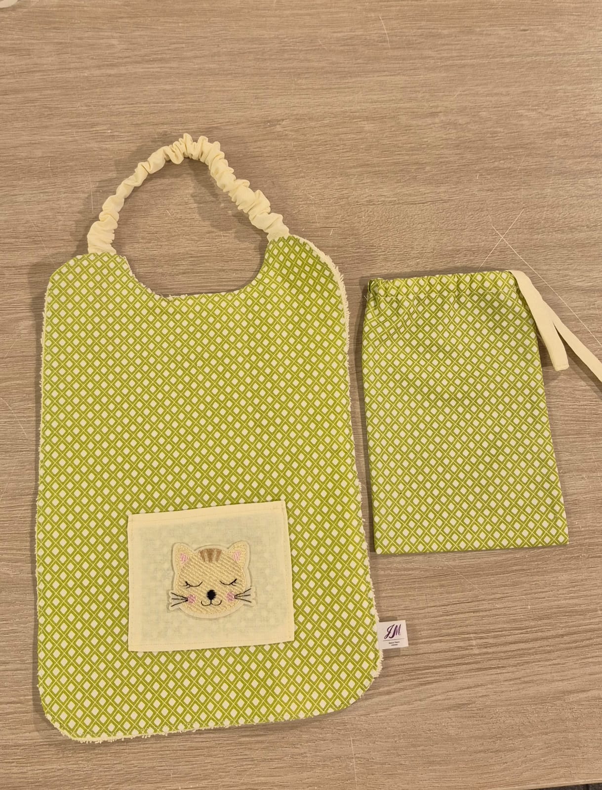Bavoir élastique bébé avec pochette assortie en tissu