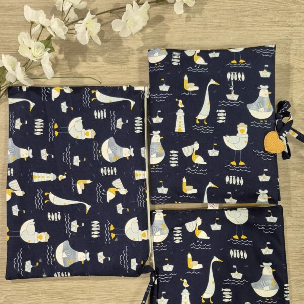 Ensemble carnet de santé pochette zippée, motif marin bleu marine