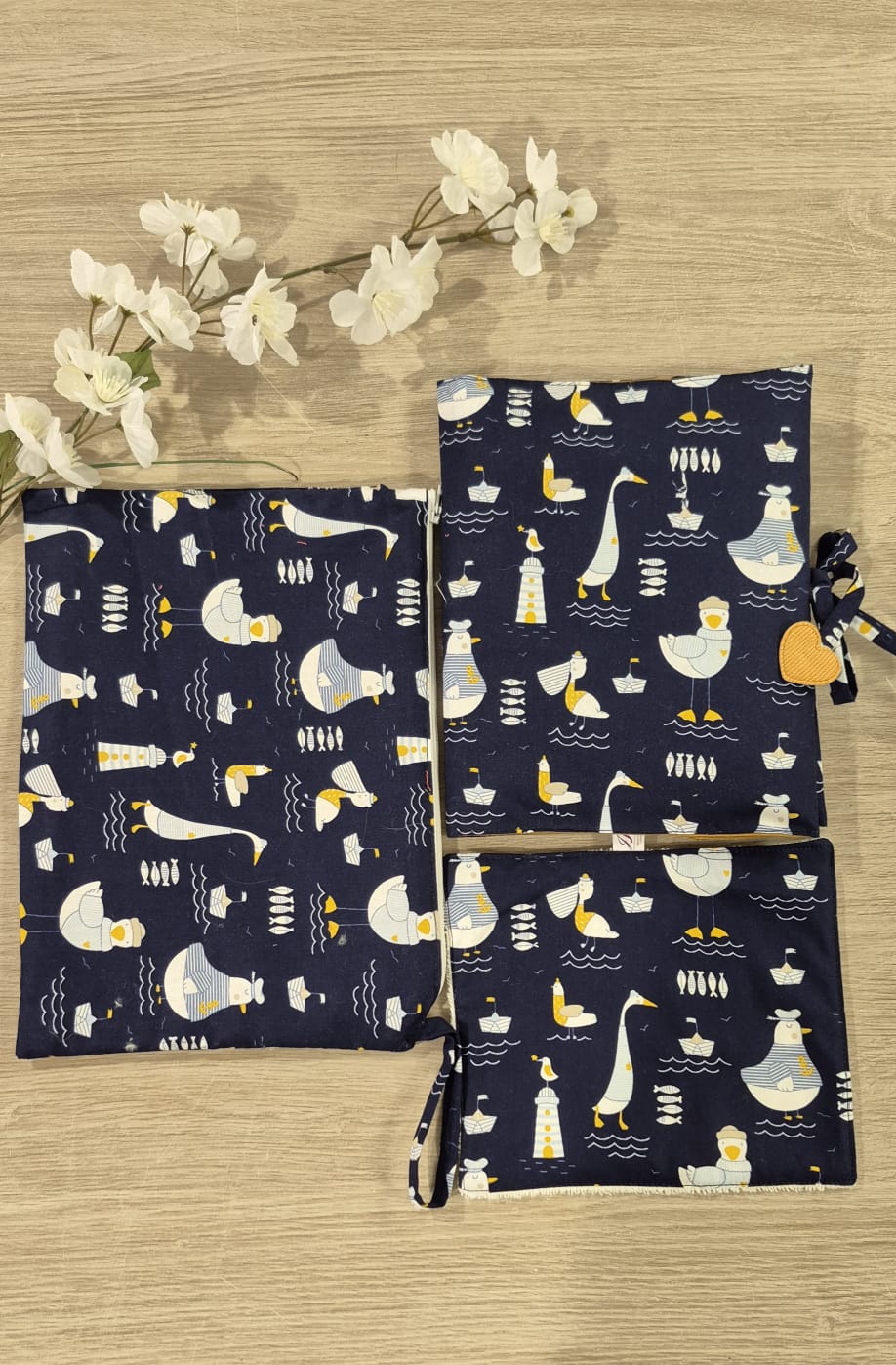 Ensemble carnet de santé pochette zippée, motif marin bleu marine