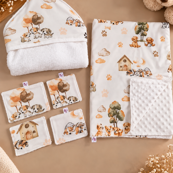 Ensemble de bain bébé motif petits chien comprenant une cape de bain, une couverture douce et 4 lingettes lavables.